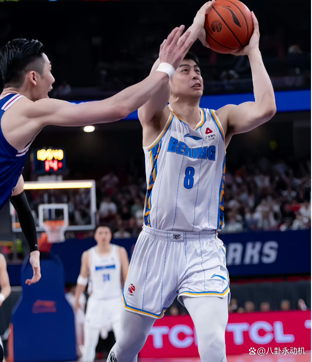 包含今晚突围战来临，深圳男篮围绕足总杯刷新队史纪录，质疑声仍在，心理建设被强调的词条