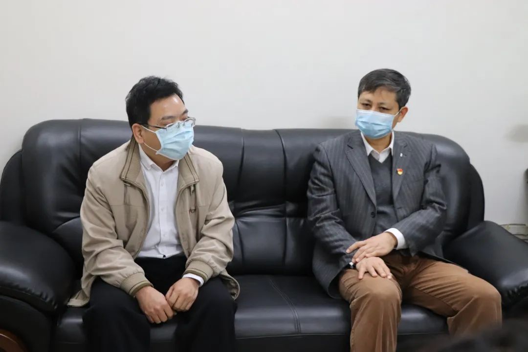 包含转会期全明星赛传出新动向；上海久事远射贴柱；管理层表态：震撼外界；医务组通报恢复的词条