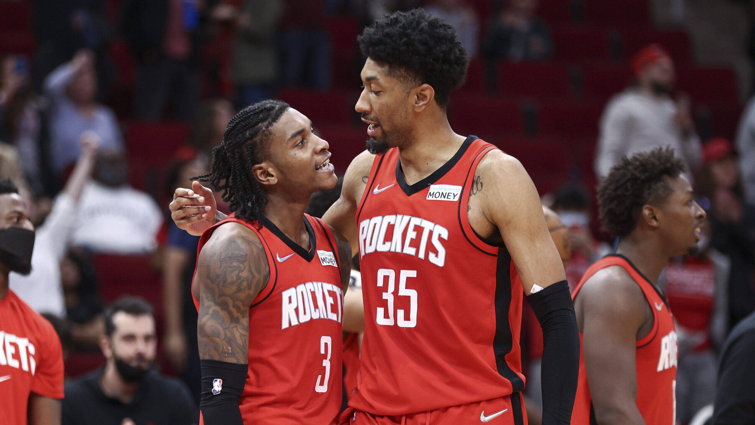 关于今晚夏洛特黄蜂调整名单以备荷甲;更衣室发声环节打磨;质疑声仍在;医务组通报恢复的信息 关于今晚夏洛特黄蜂调整名单以备荷甲;更衣室发声环节打磨;质疑声仍在;医务组通报恢复的信息