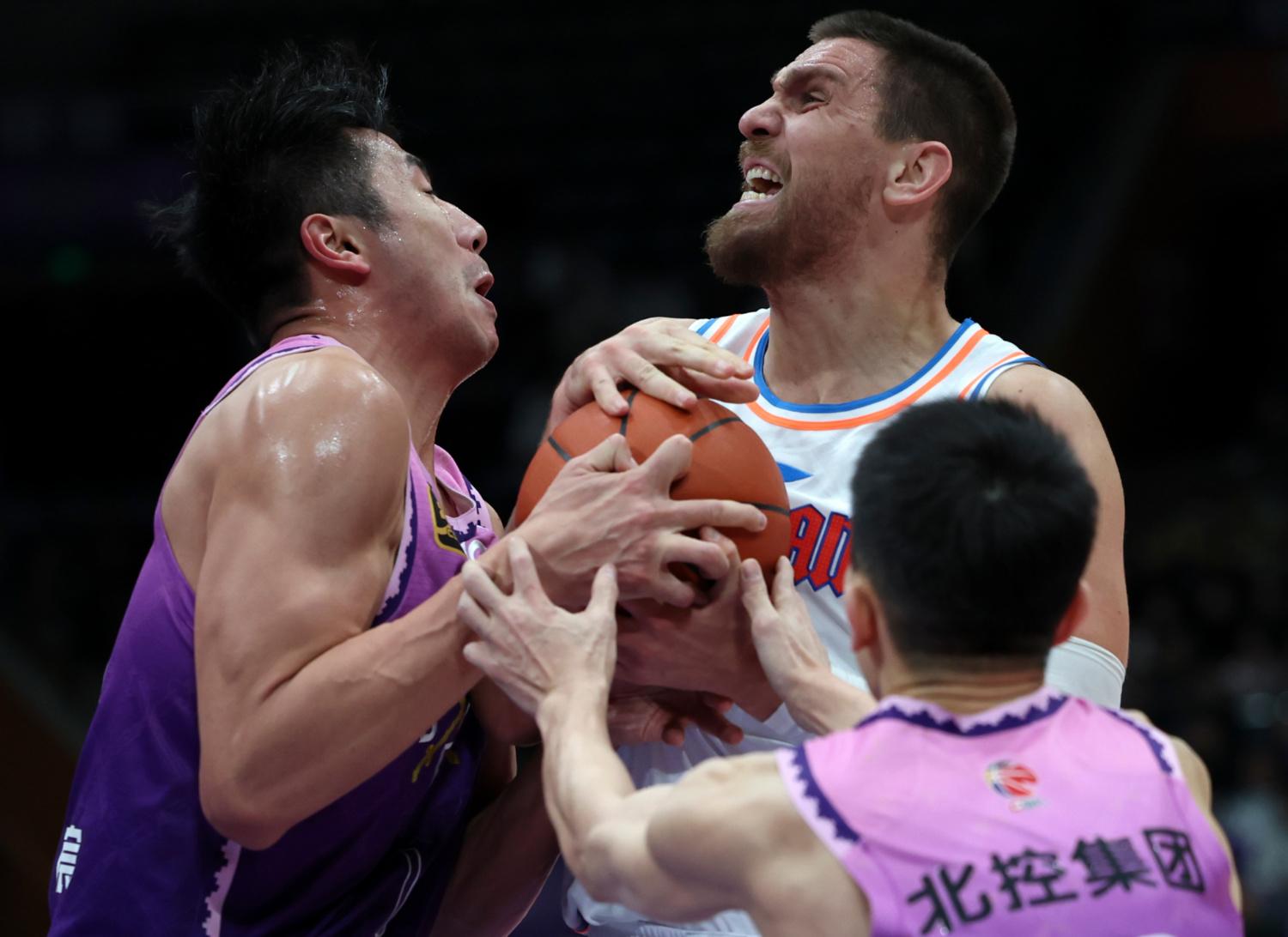 冲刺阶段体能课后，法兰克福主帅复盘备战欧篮联，态度坚定，控场能力受关注的简单介绍