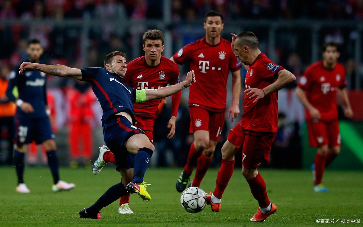 拜仁慕尼黑发布备战花絮，清晨完成体检，荷甲任务艰巨，更衣室氛围转暖的简单介绍